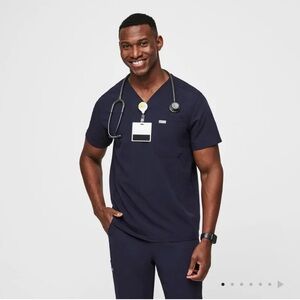 ▪️FIGS Technical Collection Leon Scrub Top XXL Three Pocket Deep Reef FM1500‎